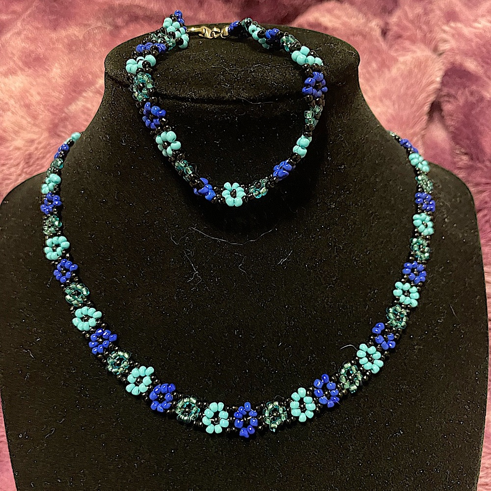 **SOLD**90s Blue Glass Beaded Flower Choker & Bracelet Set